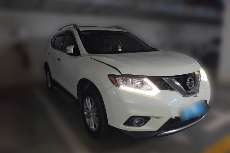 Used Nissan X-Trail 2015 2.0L CVT Comfort MAX Edition 2WD Front Right 45 Deg