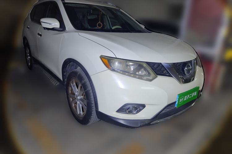 Used Nissan X-Trail 2015 2.0L CVT Comfort MAX Edition 2WD Front Right 45 Deg