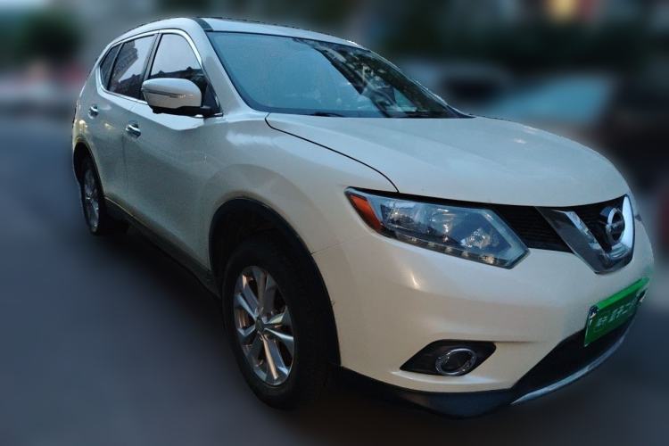 Used Nissan X-Trail 2015 2.0L CVT Comfort MAX Edition 2WD Front Right 45 Deg