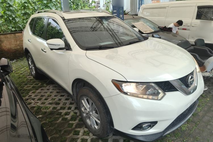 Used Nissan X-Trail 2015 2.0L CVT Comfort MAX Edition 2WD Front Right 45 Deg