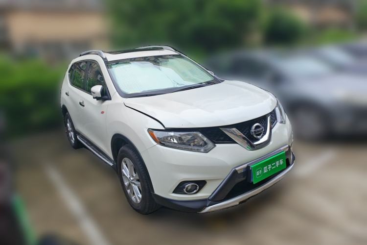 Used Nissan X-Trail 2015 2.0L CVT Comfort MAX Edition 2WD Front Right 45 Deg