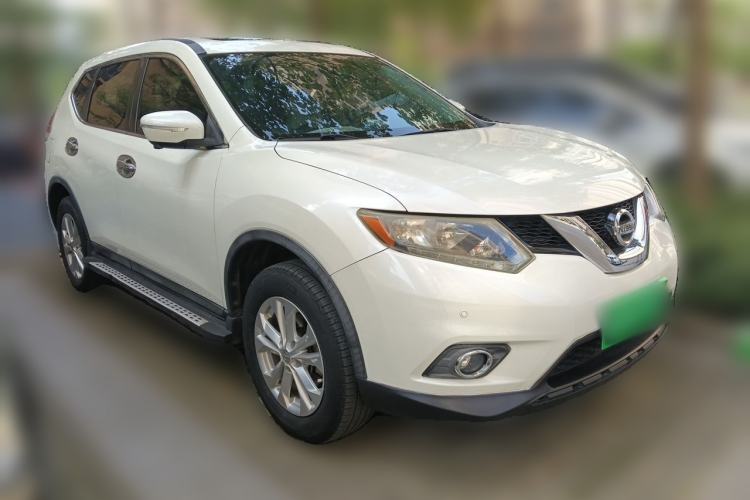 Used Nissan X-Trail 2015 2.0L CVT Comfort MAX Edition 2WD Front Right 45 Deg
