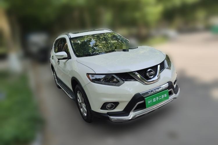 Used Nissan X-Trail 2015 2.0L CVT Comfort MAX Edition 2WD Front Right 45 Deg
