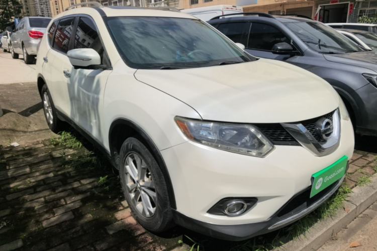 Used Nissan X-Trail 2015 2.0L CVT Comfort MAX Edition 2WD Front Right 45 Deg