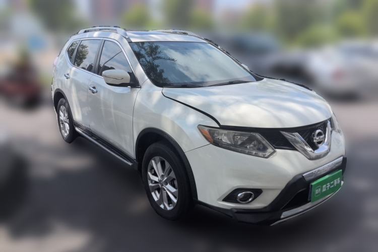 Used Nissan X-Trail 2015 2.5L CVT Leading MAX Edition 4WD Front Right 45 Deg