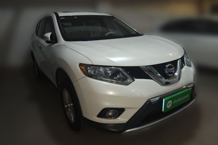 Used Nissan X-Trail 2015 2.0L CVT Comfort MAX Edition 2WD Front Right 45 Deg
