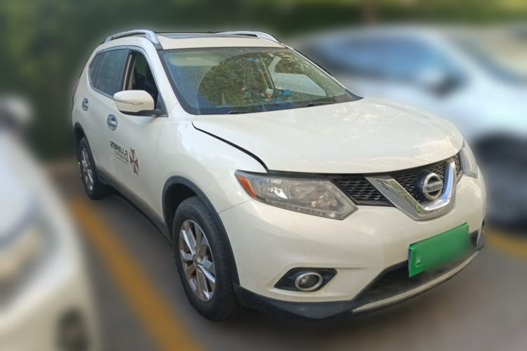 Used Nissan X-Trail 2015 2.5L CVT Leading MAX Edition 4WD Front Right 45 Deg