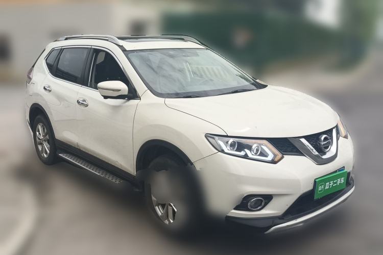 Used Nissan X-Trail 2015 2.0L CVT Comfort MAX Edition 2WD Front Right 45 Deg
