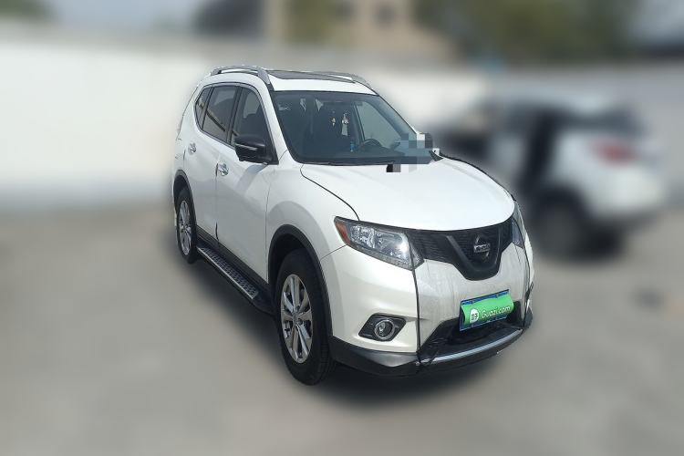 Used Nissan X-Trail 2015 2.0L CVT Comfort MAX Edition 2WD Front Right 45 Deg
