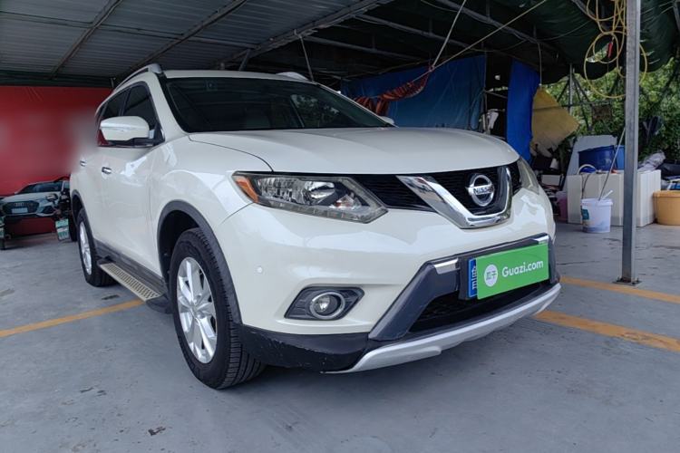 Used Nissan X-Trail 2015 2.0L CVT Comfort MAX Edition 2WD Front Right 45 Deg