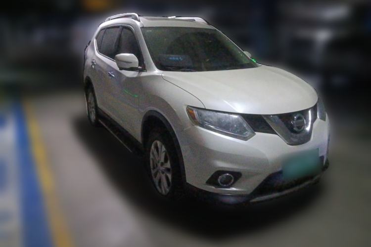 Used Nissan X-Trail 2015 2.0L CVT Comfort MAX Edition 2WD Front Right 45 Deg
