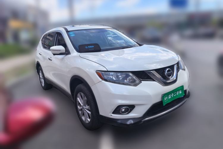 Used Nissan X-Trail 2015 2.0L CVT Comfort MAX Edition 2WD Front Right 45 Deg
