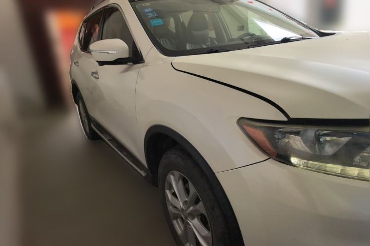 Used Nissan X-Trail 2015 2.0L CVT Comfort MAX Edition 2WD Front Right 45 Deg