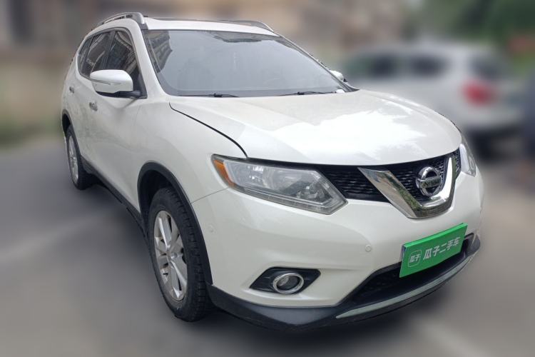Used Nissan X-Trail 2015 2.5L CVT Leading MAX Edition 4WD Front Right 45 Deg