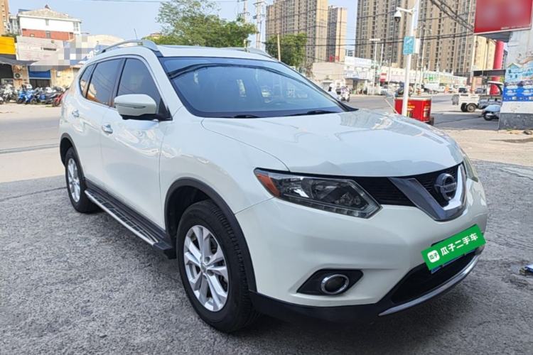 Used Nissan X-Trail 2015 2.0L CVT Comfort MAX Edition 2WD Front Right 45 Deg