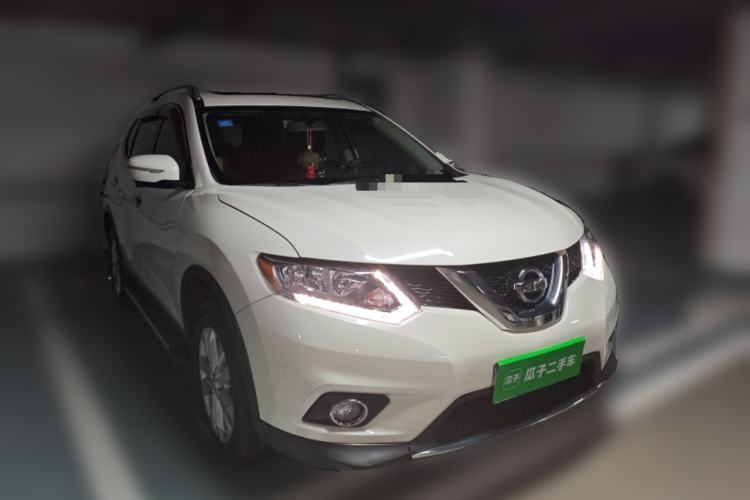 Used Nissan X-Trail 2015 2.0L CVT Comfort MAX Edition 2WD Front Right 45 Deg