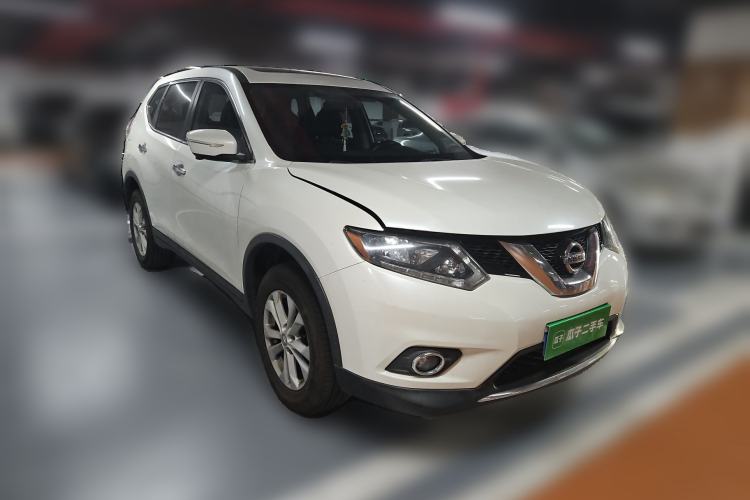 Used Nissan X-Trail 2015 2.0L CVT Comfort MAX Edition 2WD Front Right 45 Deg