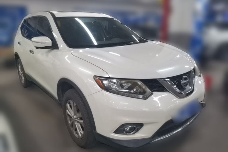 Used Nissan X-Trail 2015 2.0L CVT Comfort MAX Edition 2WD Front Right 45 Deg