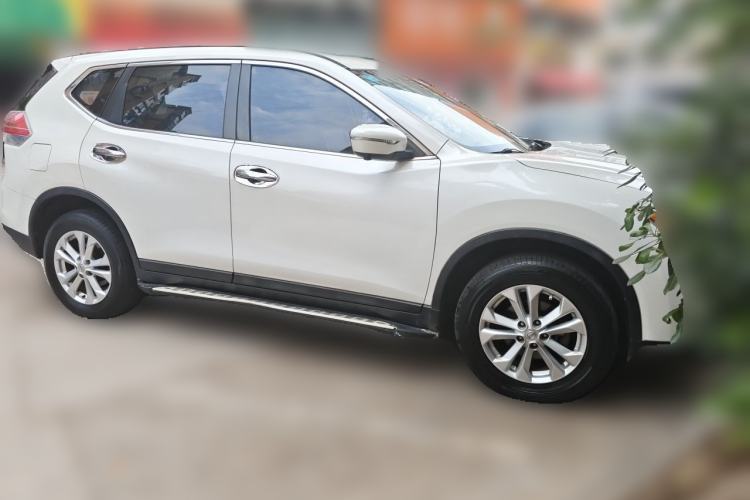 Used Nissan X-Trail 2015 2.0L CVT Comfort MAX Edition 2WD Front Right 45 Deg