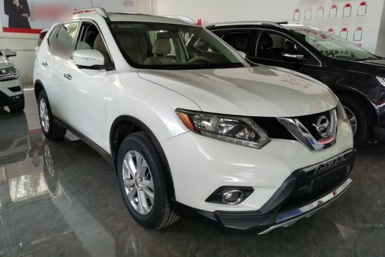 Used Nissan X-Trail 2015 2.0L CVT Comfort MAX Edition 2WD Front Right 45 Deg