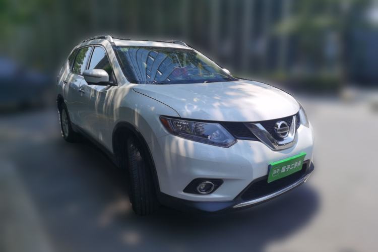 Used Nissan X-Trail 2015 2.5L CVT Leading MAX Edition 4WD Front Right 45 Deg