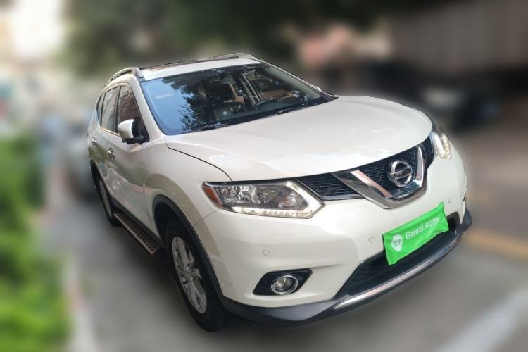 Used Nissan X-Trail 2015 2.0L CVT Comfort MAX Edition 2WD Front Right 45 Deg