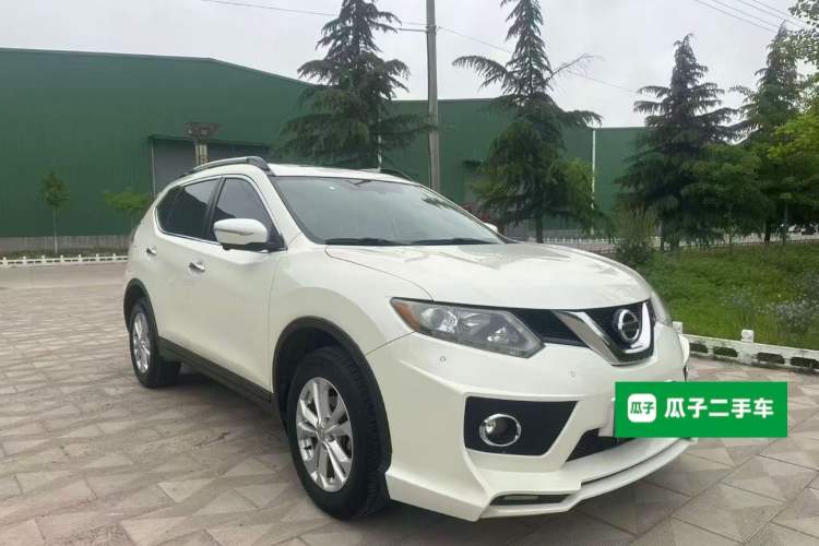 Used Nissan X-Trail 2015 2.0L CVT Comfort MAX Edition 2WD Front Right 45 Deg