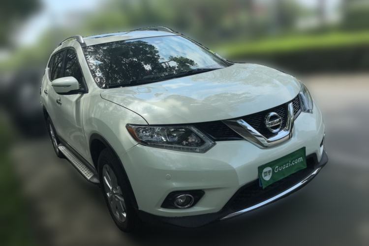 Used Nissan X-Trail 2015 2.5L CVT Leading MAX Edition 4WD Front Right 45 Deg