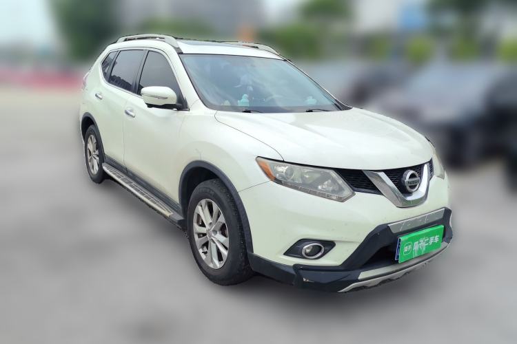 Used Nissan X-Trail 2015 2.0L CVT Comfort MAX Edition 2WD Front Right 45 Deg