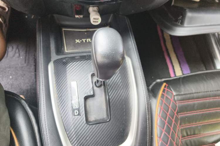 Used Nissan X-Trail 2015 2.0L CVT Comfort MAX Edition 2WD Gear Lever