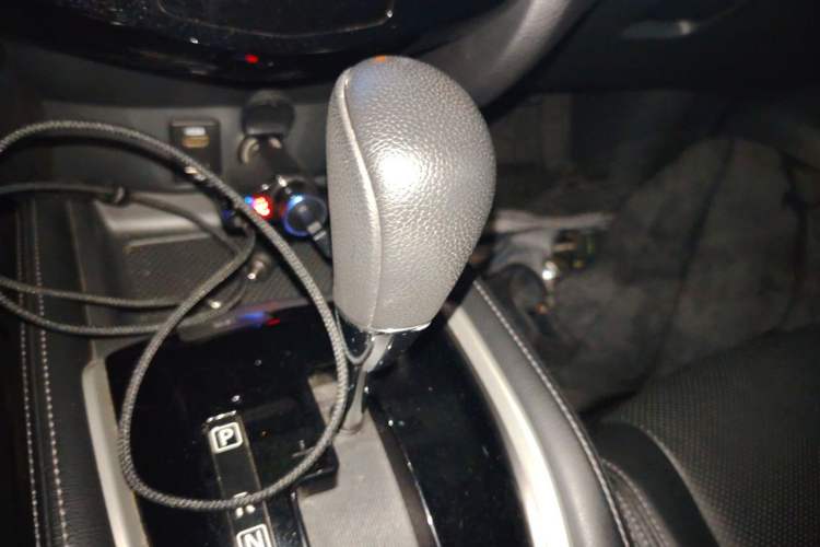 Used Nissan X-Trail 2015 2.0L CVT Comfort MAX Edition 2WD Gear Lever