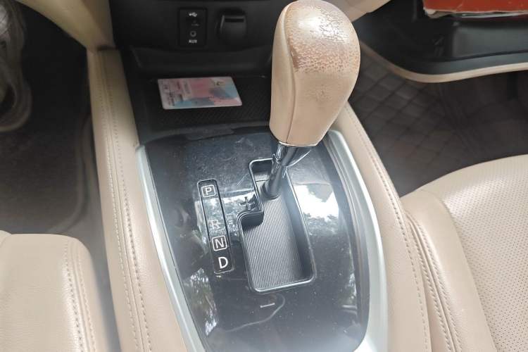 Used Nissan X-Trail 2015 2.0L CVT Comfort MAX Edition 2WD Gear Lever