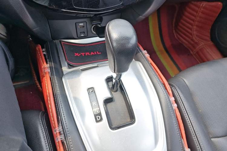 Used Nissan X-Trail 2015 2.0L CVT Comfort MAX Edition 2WD Gear Lever