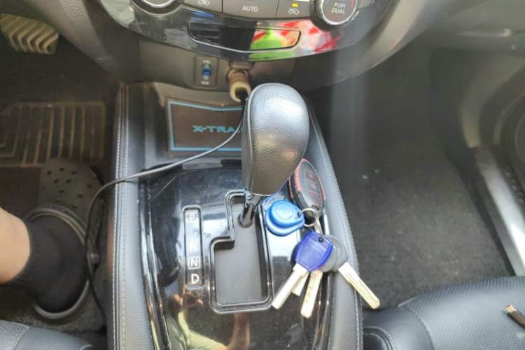 Used Nissan X-Trail 2015 2.0L CVT Comfort MAX Edition 2WD Gear Lever