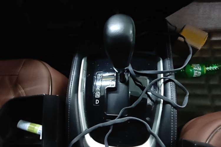 Used Nissan X-Trail 2015 2.0L CVT Comfort MAX Edition 2WD Gear Lever