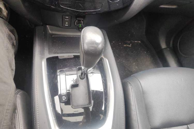 Used Nissan X-Trail 2015 2.0L CVT Comfort MAX Edition 2WD Gear Lever