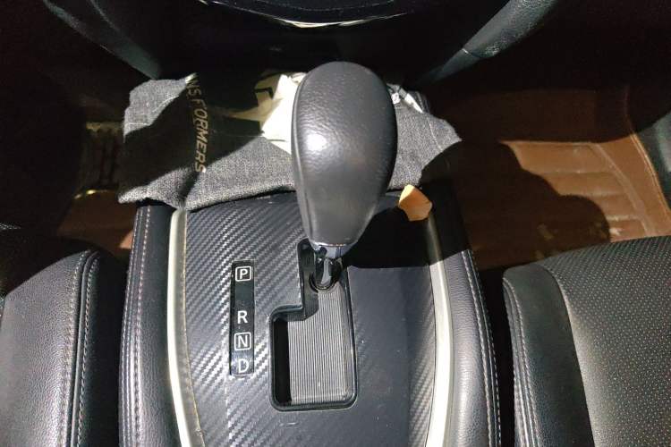 Used Nissan X-Trail 2015 2.0L CVT Comfort MAX Edition 2WD Gear Lever