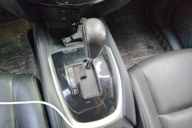 Used Nissan X-Trail 2015 2.0L CVT Comfort MAX Edition 2WD Gear Lever