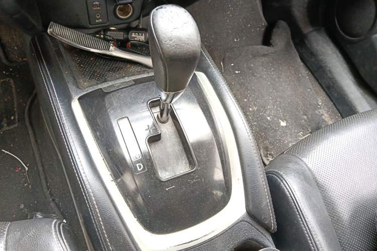 Used Nissan X-Trail 2015 2.0L CVT Comfort MAX Edition 2WD Gear Lever