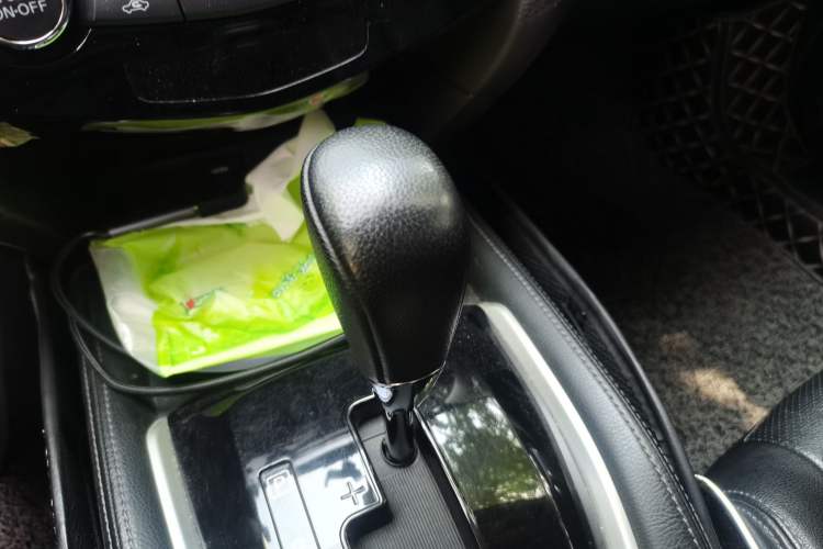 Used Nissan X-Trail 2015 2.5L CVT Leading MAX Edition 4WD Gear Lever