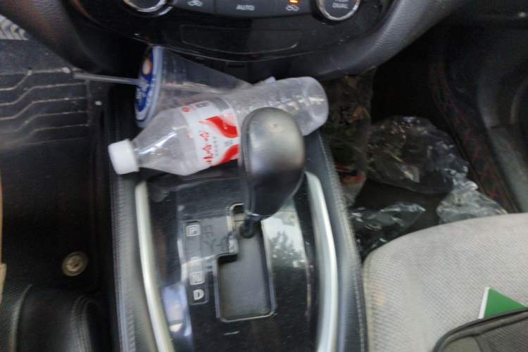 Used Nissan X-Trail 2015 2.0L CVT Comfort MAX Edition 2WD Gear Lever