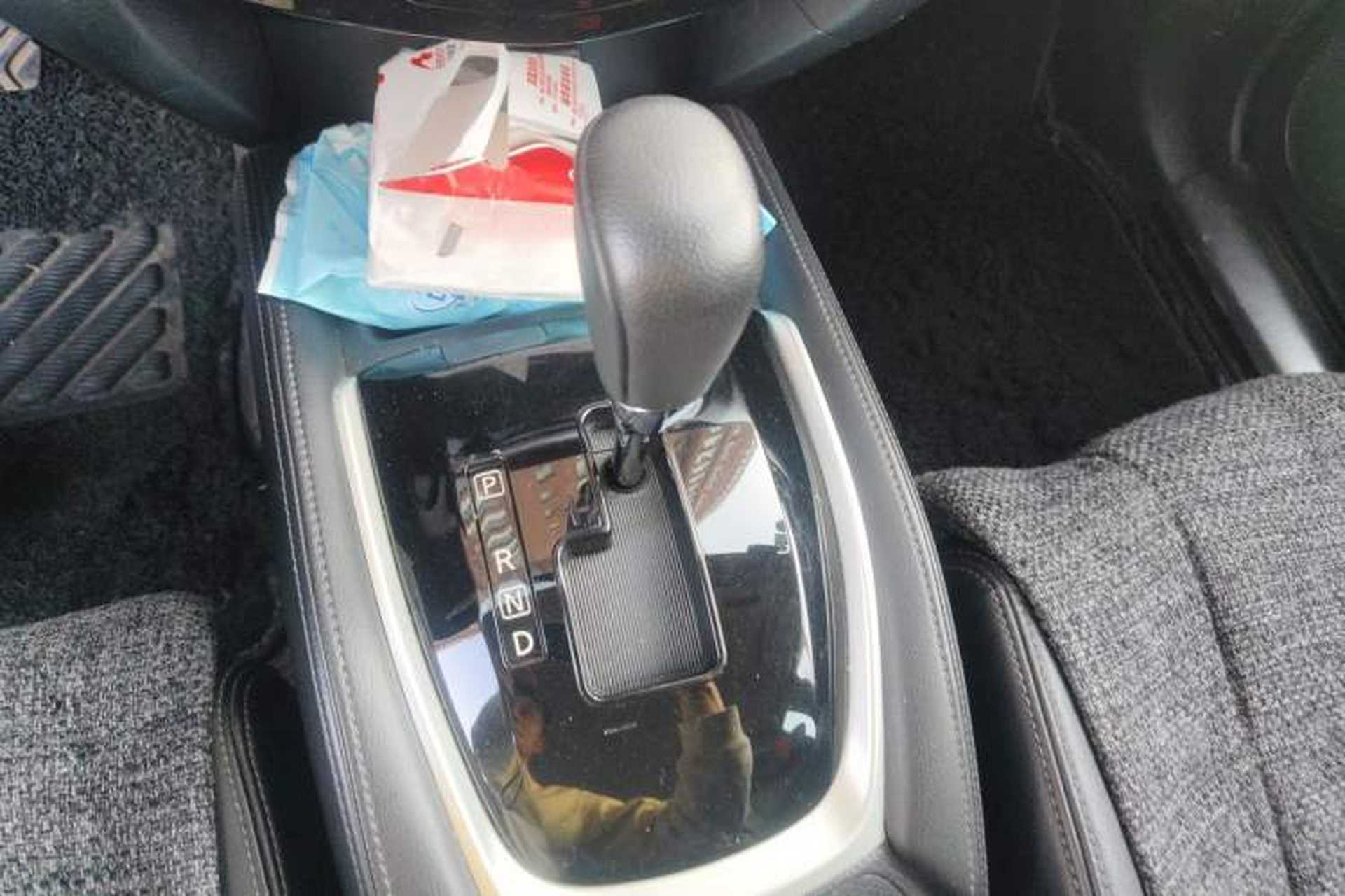 Used Nissan X-Trail 2015 2.0L CVT Comfort MAX Edition 2WD Gear Lever