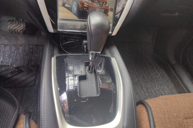 Used Nissan X-Trail 2015 2.5L CVT Leading MAX Edition 4WD Gear Lever