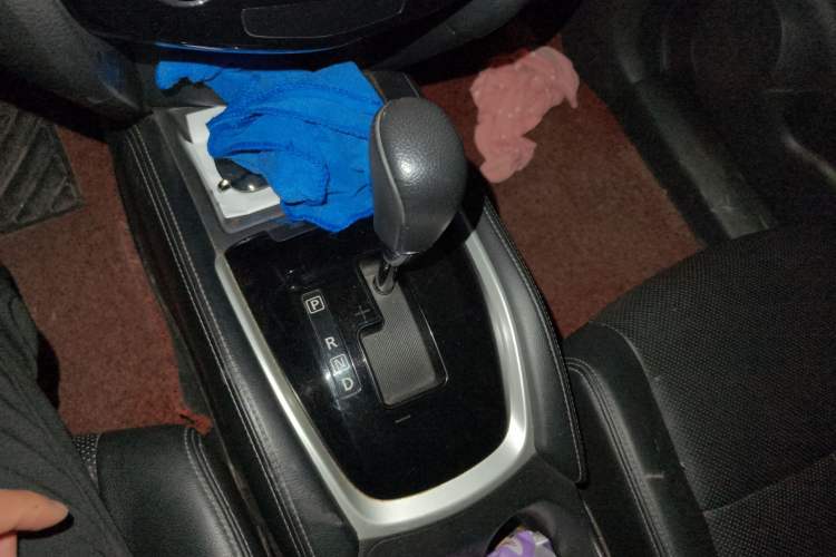 Used Nissan X-Trail 2015 2.0L CVT Comfort MAX Edition 2WD Gear Lever