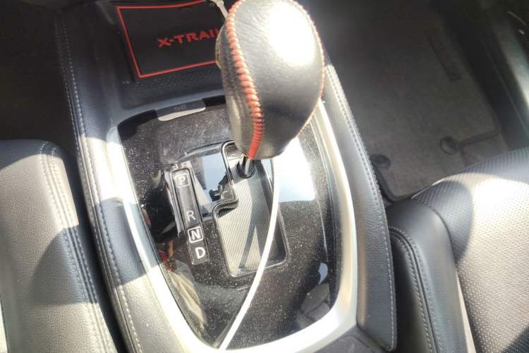 Used Nissan X-Trail 2015 2.0L CVT Comfort MAX Edition 2WD Gear Lever