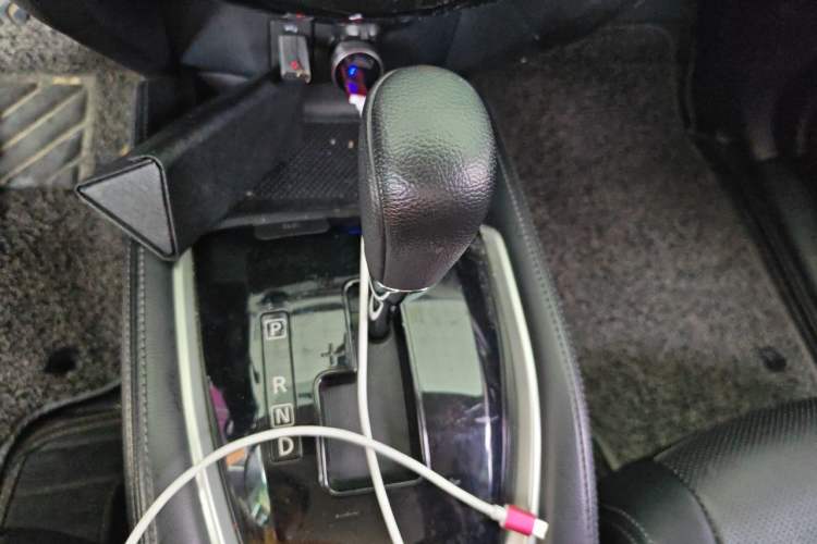 Used Nissan X-Trail 2015 2.0L CVT Comfort MAX Edition 2WD Gear Lever