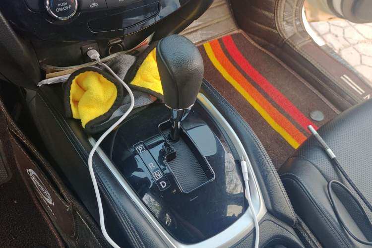 Used Nissan X-Trail 2015 2.0L CVT Comfort MAX Edition 2WD Gear Lever