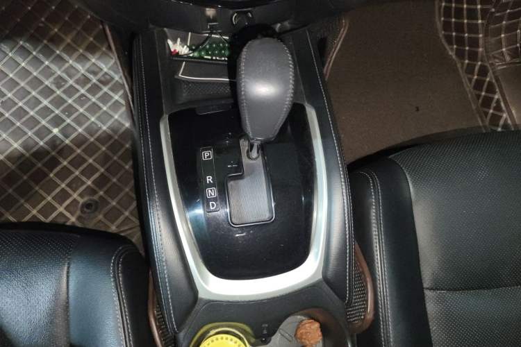 Used Nissan X-Trail 2015 2.0L CVT Comfort MAX Edition 2WD Gear Lever