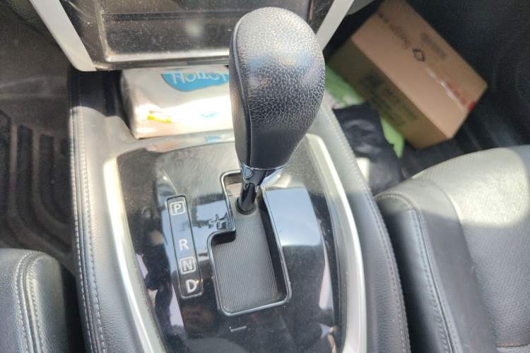Used Nissan X-Trail 2015 2.0L CVT Comfort MAX Edition 2WD Gear Lever