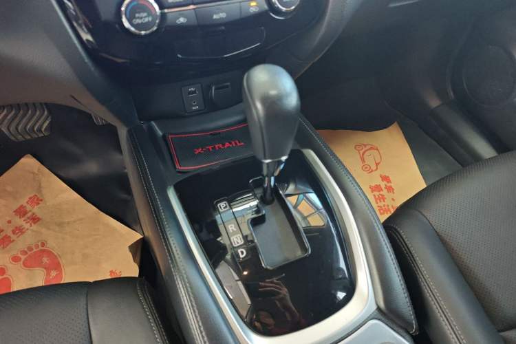 Used Nissan X-Trail 2015 2.0L CVT Comfort MAX Edition 2WD Gear Lever